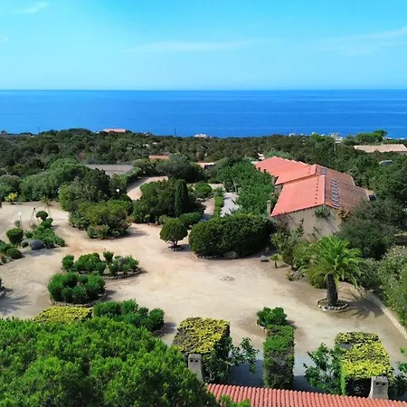 Locations Proche De La De Barcaggio Accessible Par Piste En Terre De 3,5 Kilometres De Tizzano En Voiture Holiday home *